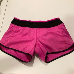 Lululemon women’s pink shorts size 6